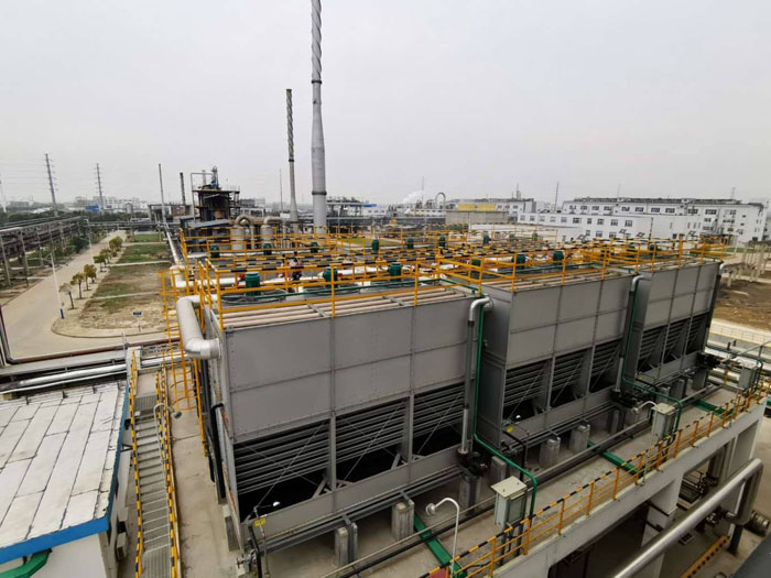 逆流闭式冷却塔